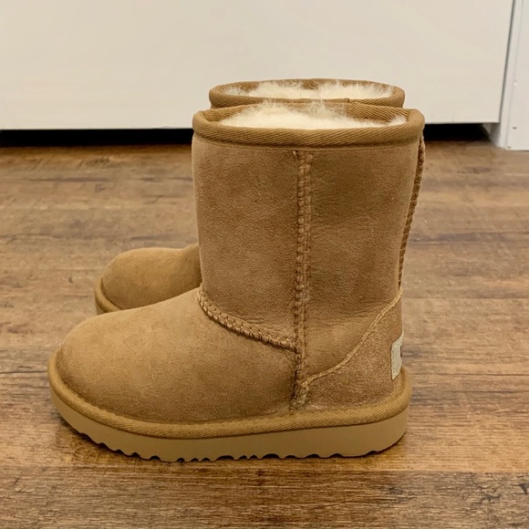 ☃️ 🆕UGG Classic II - Picture 4 of 7